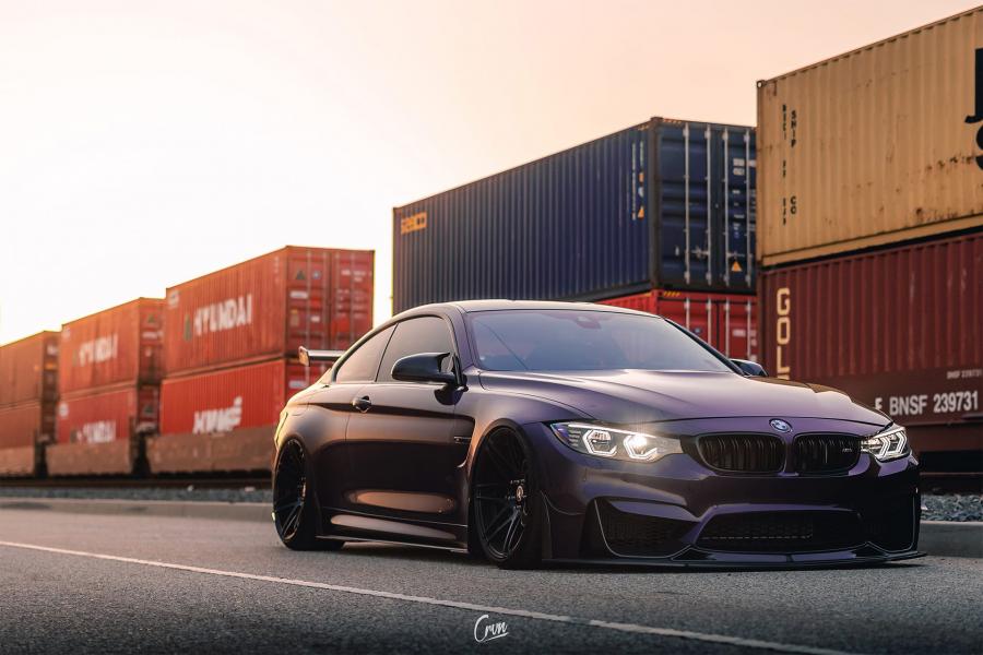  BMW M4 Coupe Daytona Violet Paint 2018 года  (фото 4 из 6)